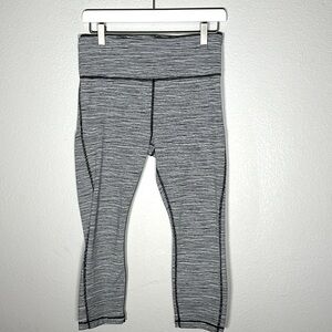 ATHLETA Ultimate Linear Lines Stash Pockets Capri in Black/White Stripes M